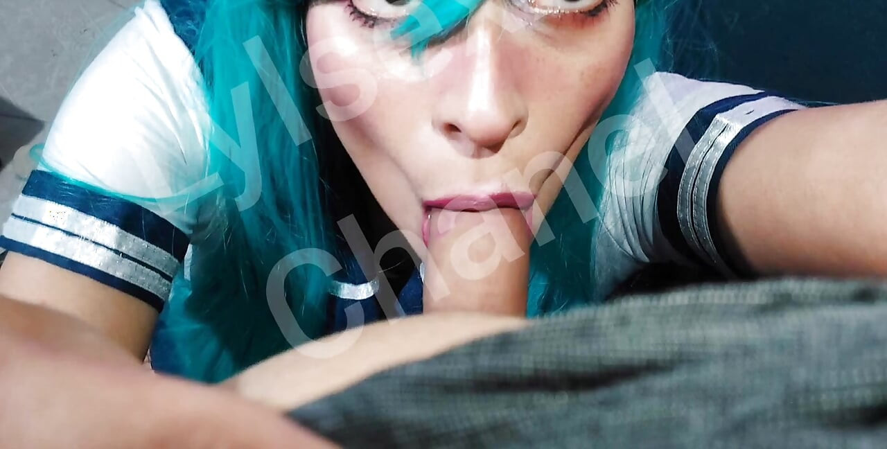 मैं कन्वेंशन में एक सुंदर otaku Cosplayer से मिलता हूं और हम अंत में चुदाई करते हैं