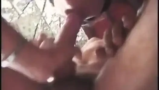 Tiga kekasih latino ngentot habis-habisan sama tiga pelacur sange di luar ruangan