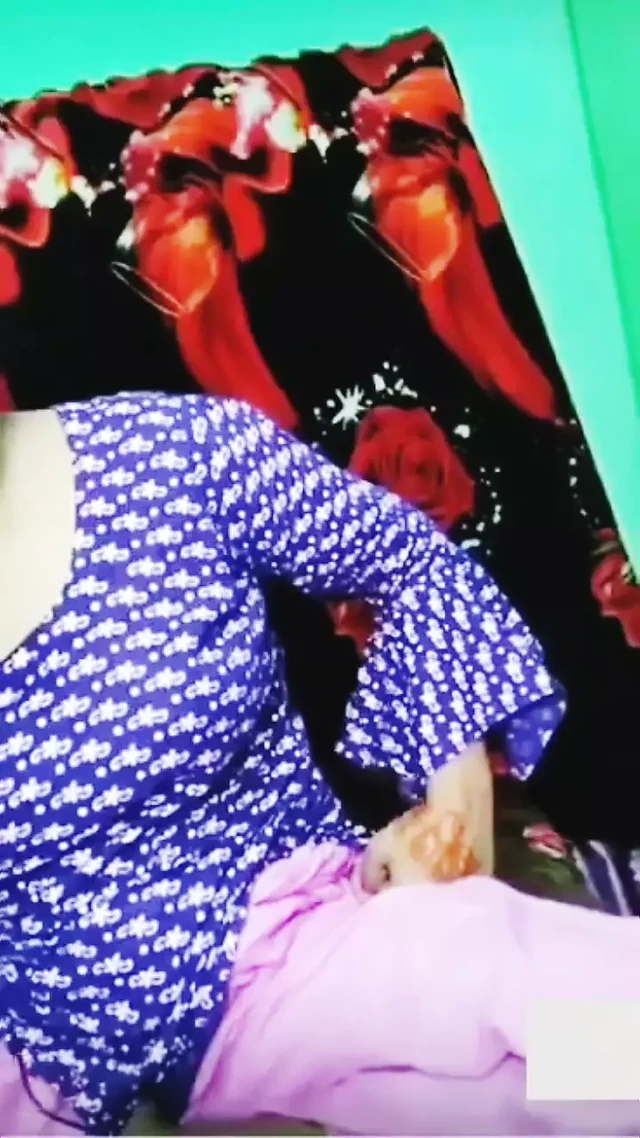 Bhabhi ji is satisfying herself alone / started masturbating bhabhi ji