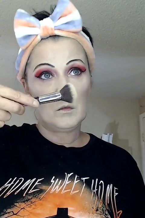 Maquillaje maduro aplicado rápido