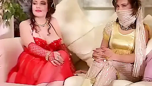Jessica Rizzo yarak seven kadınlarla iki sahne sunuyor