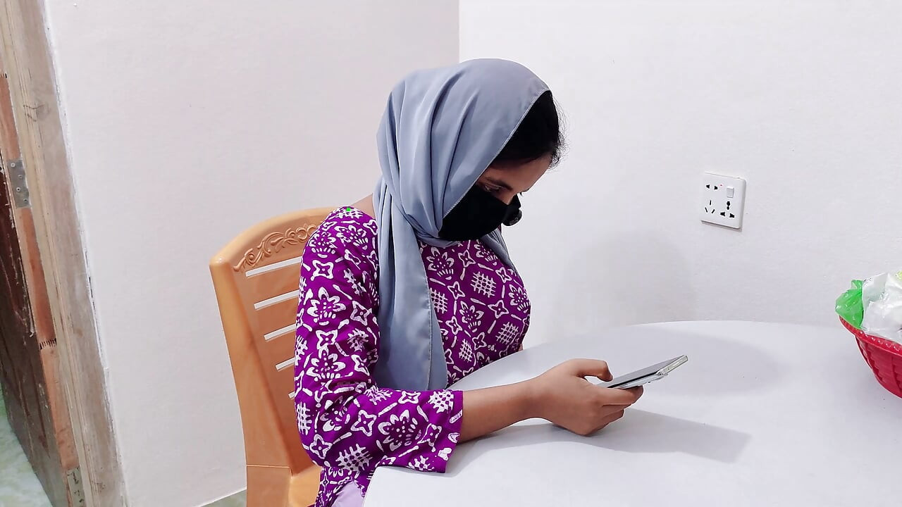 Hijabi Lonely Milf looking for attention