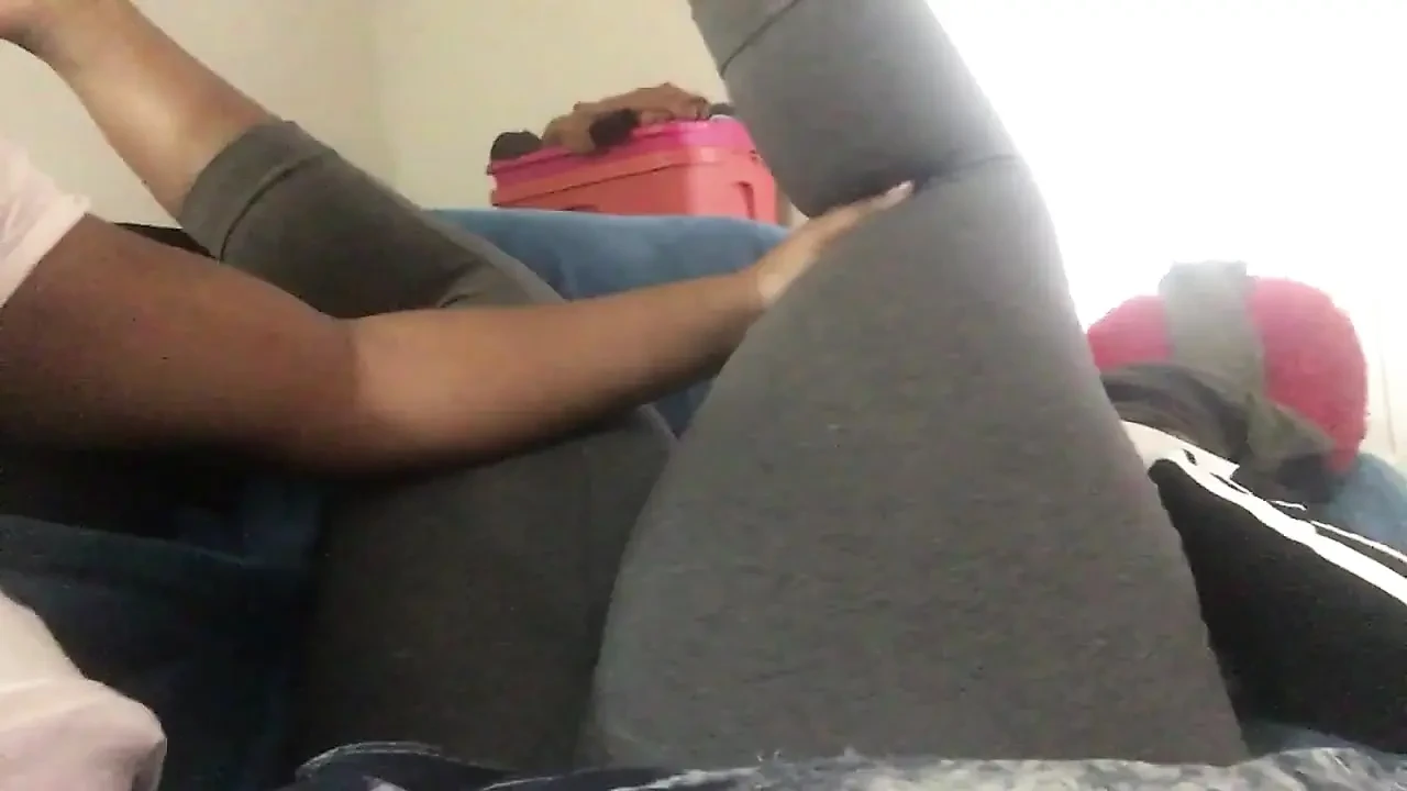 I told to raise that leg up so i can see that pussy print