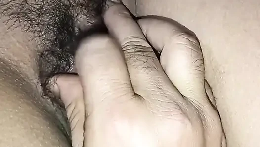 Desi Pooja Bhabhi Apni Chut Masajı