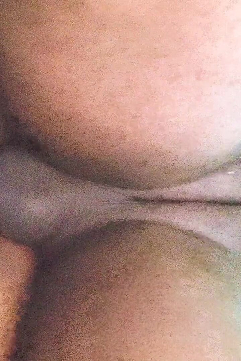 Tan pronto como su esposo se fue a la oficina, la tía Harika llamó al chico de 18 años que había conocido en Instagram