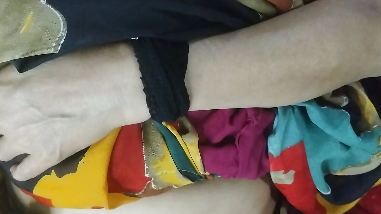 Sexy indian hot lady chut may ungli dal kar chut ka pani nikala