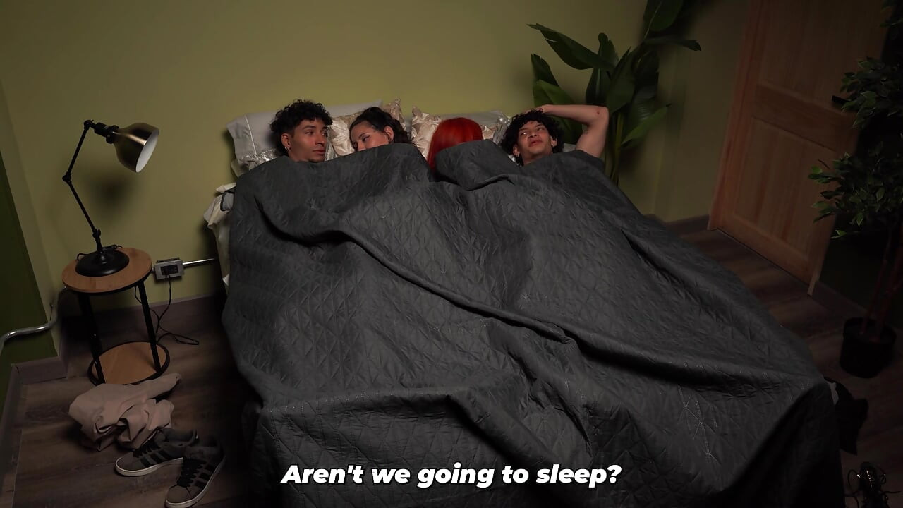 Amigos acabam em uma troca de parceiro depois de chegar em casa de uma festa - quarteto incrível!