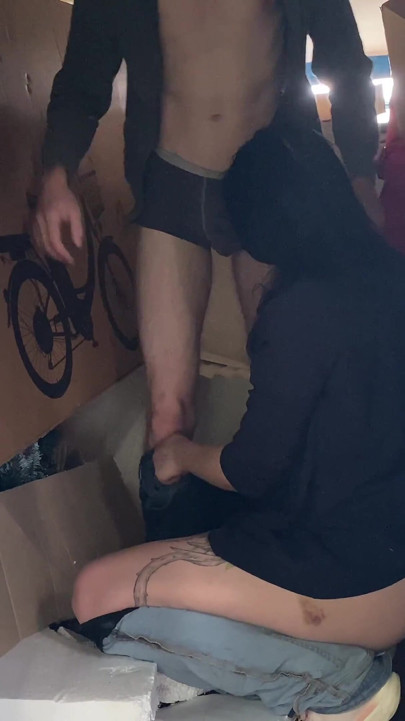 A Warehouse Worker Fucked the Manager Hard Right There on the Boxes and Put Her in Her Place
