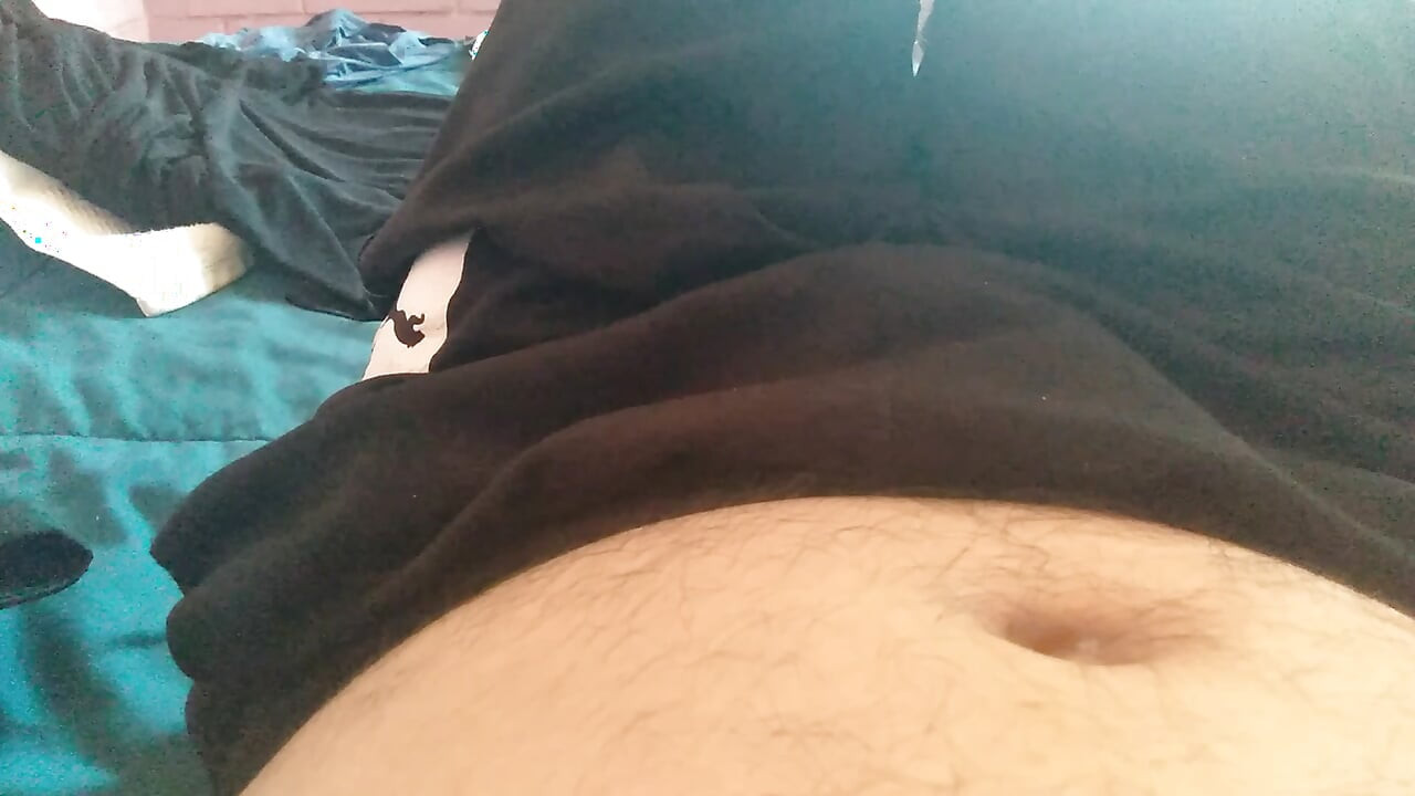 رجل عضلي يريد أن يهتز بمص زب محب منك
