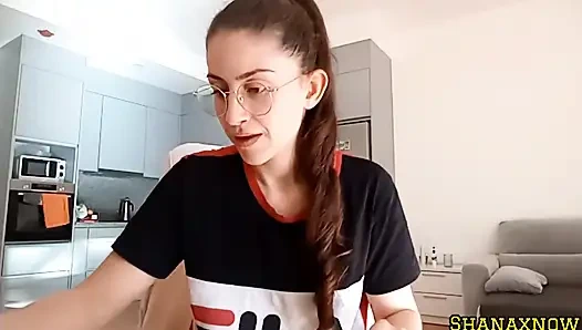 Pertunjukan live pemujaan pantat dan menari perut