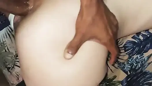 Erkeğimi memnun etmek için sert yarağa götten katandım ta ki içine boşalana kadar