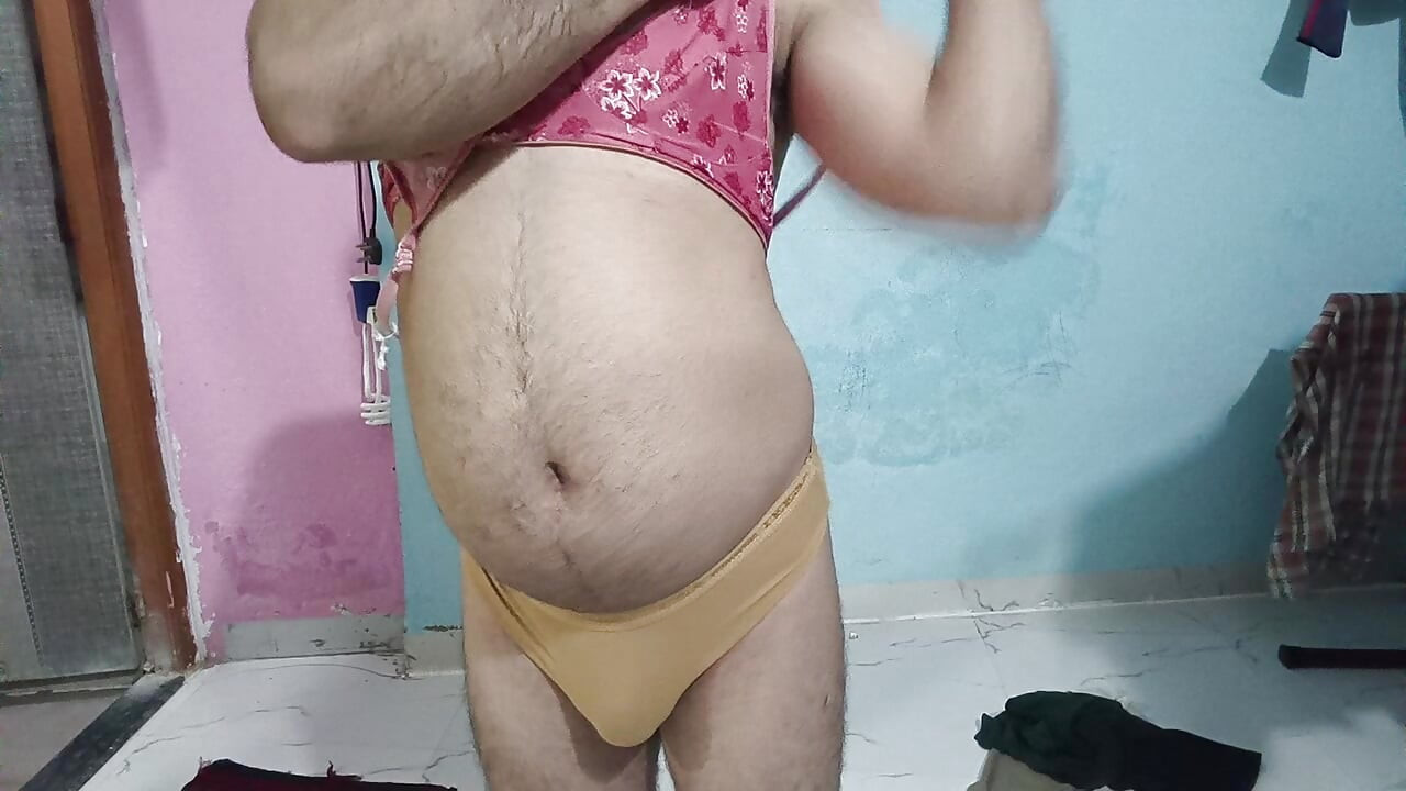 Karımın tüm savaşlarını geride bıraktım ve hepsini tek tek giydim.