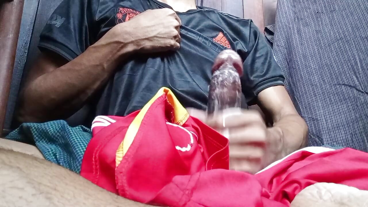 Un garçon desi se masturbe