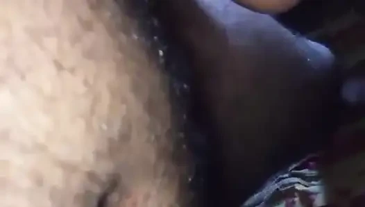 Yangzi menggosok vaginanya di penisku