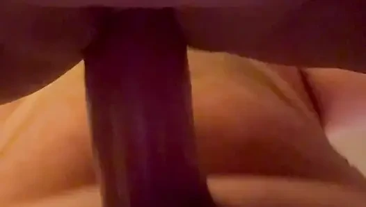 Pantatku dijilat sama orang asing dan berakhir dientot habis-habisan sama orang asing di bar