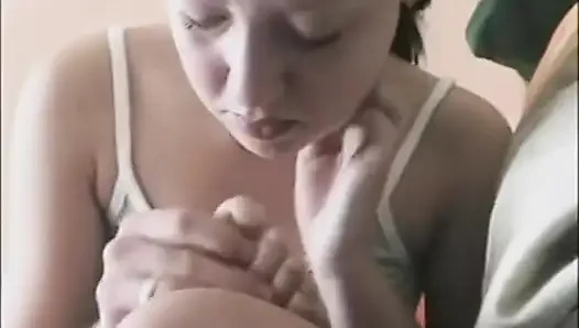 Brunette merasa sensual