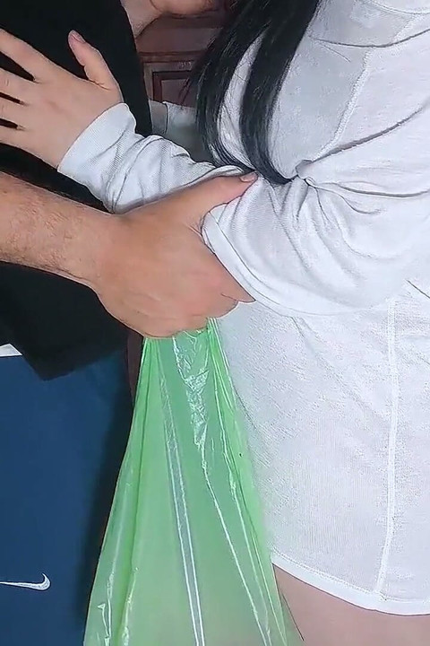השכנה היפה שלי אוהבת לעשות סקס בעמידה