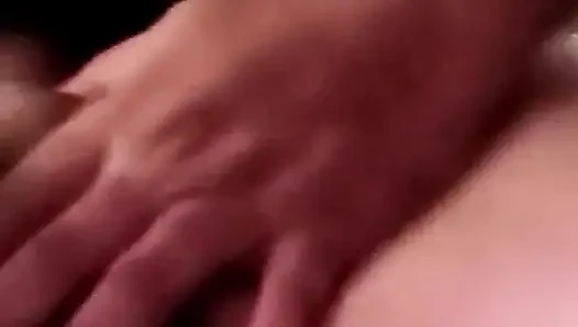 Seksi orta yaşlı seksi ev hanımı üvey oğluyla sikişiyor epik fışkırtarak titreyerek orgazm oluyor