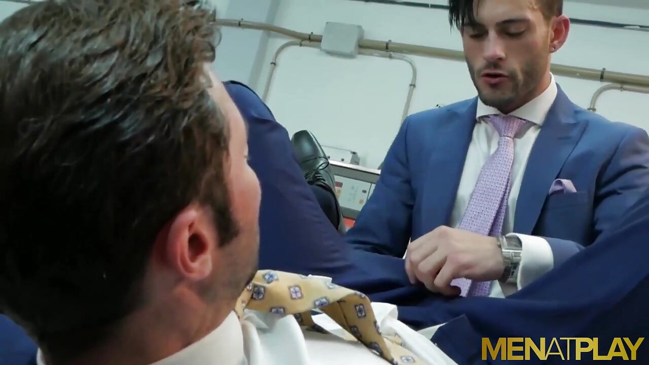 MENATPLAY - Hunk Andy Star and Dario Beck ass breed hardcore
