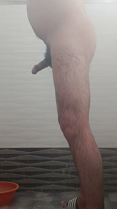Foam, erection and pleasure in the shower