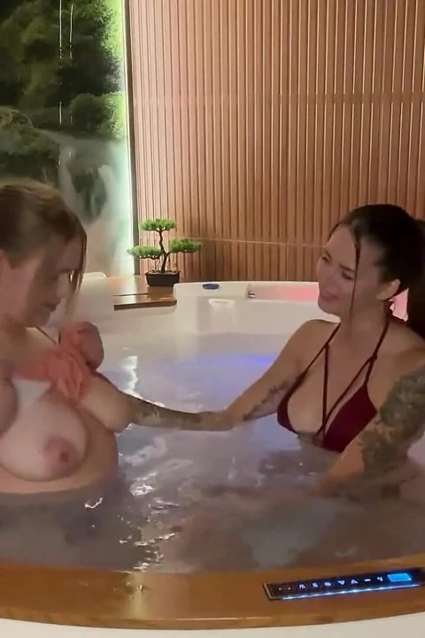 Noradevot的湿漉漉的漩涡乐趣!
