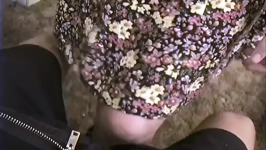 Anal berbulu vintage! Sabrina si cewek amatir dengan pantat montok