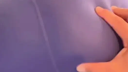 Die üppige Milf bringt mich dazu, in ihr zu landen