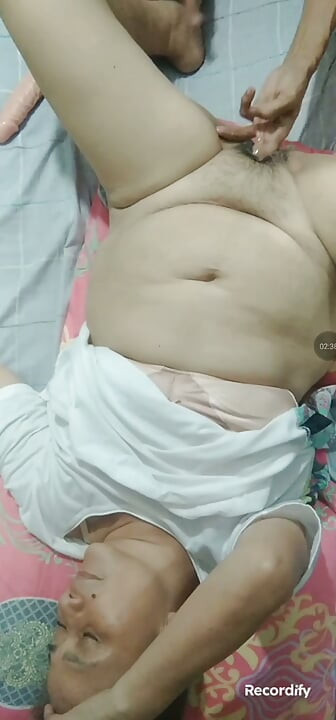 Ella sabe que puede correrse conmigo porque follo duro