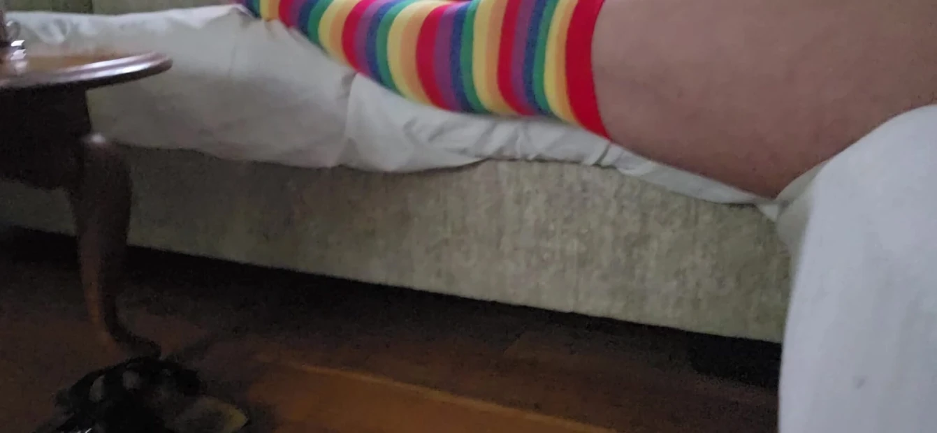 Crossdresser cums