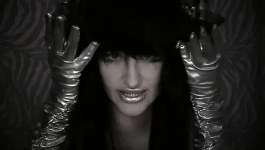 Fascinatrix...