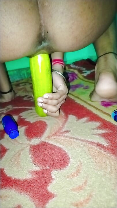 aak fir se meri sexi or pyari wife apni pyasi chut dali bhot badi loki or dal ke bhot maze liye or apni chuchi ko bhi khub daba ke maze liy