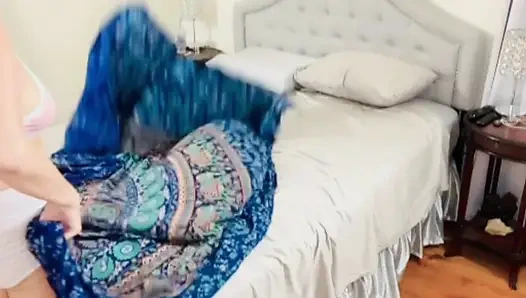 ASMR - Переодевающаяся подселка Elaina St James