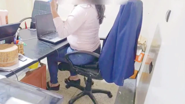 I finally got my coworker to fuck me in my office parte 2