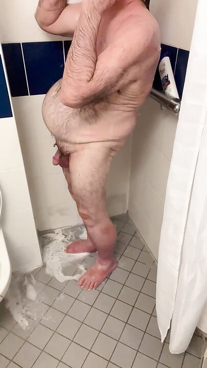 Shower Time for Coach Karl 6765