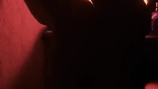 Seks romantis intens di kamar merah berujung crot di dalam