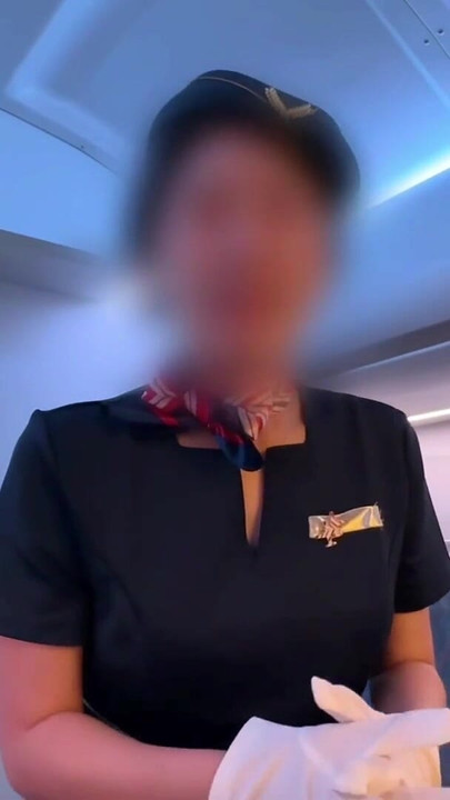 Seks stjuardese. Njeno pušenje kurca i creampie pička ponuđena u lijeku obroka (#386) | Klip 1