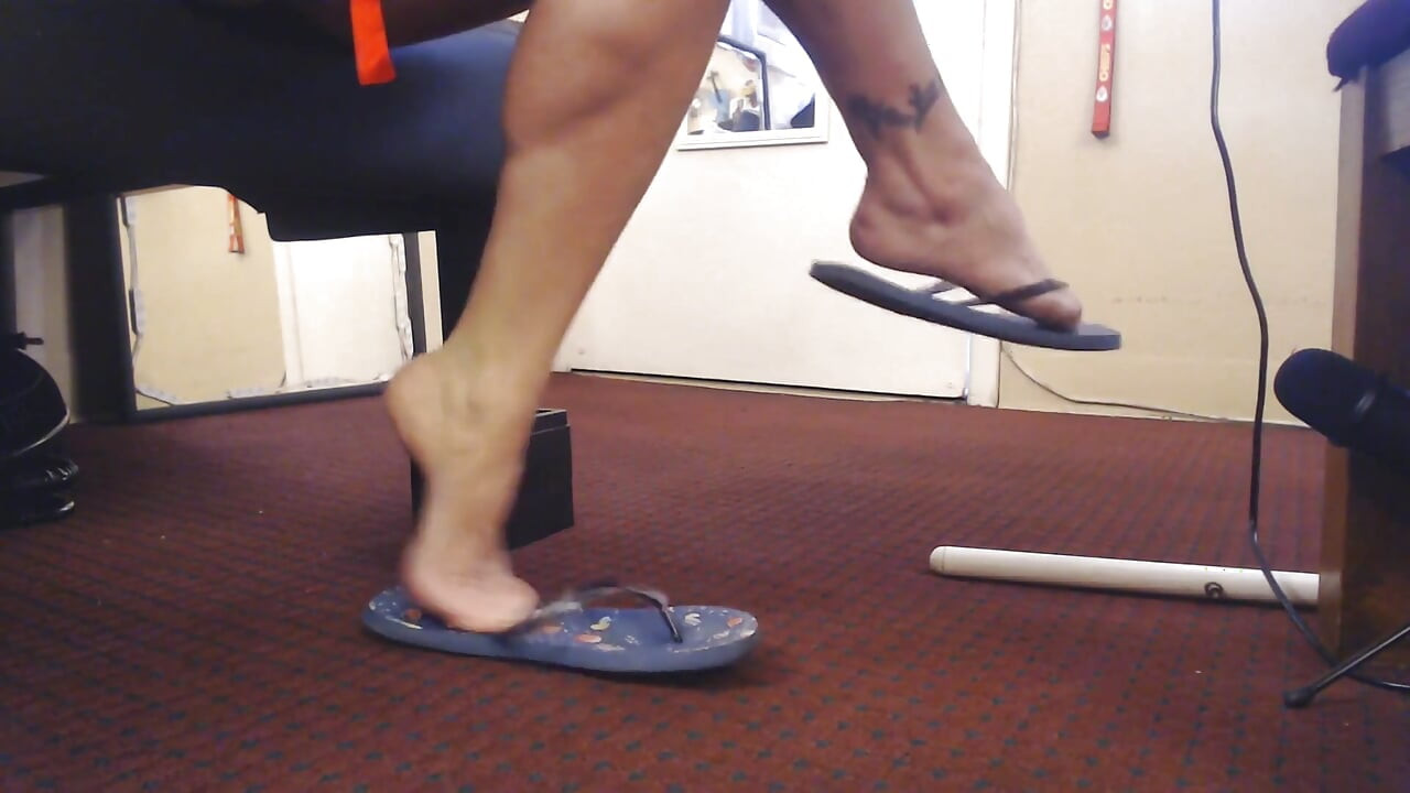 ASMR flip flop slapping blue balloons