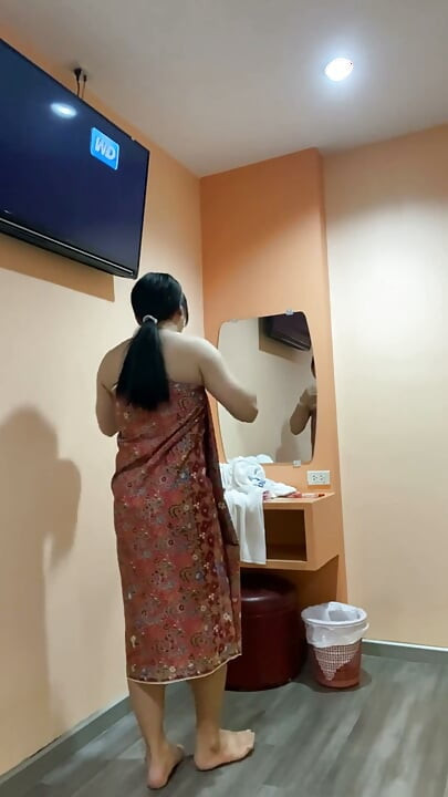 After Finishing the Merit Ceremony, Let's Go to the Hotel
