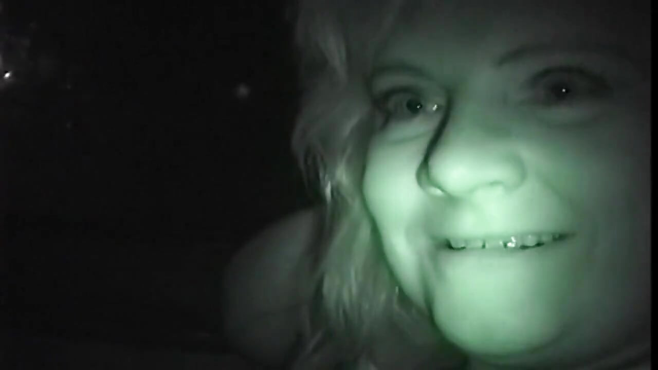 Rubia milf empapada en semen después de fuertes golpes