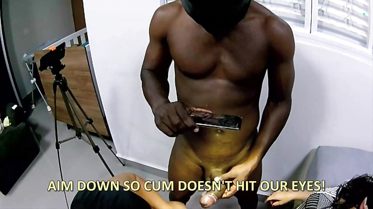 Primul sex în trei bisexual - soția are parte de o neagră în timp ce încornoratul se alătură