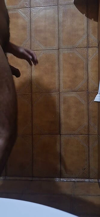 Tomando banho e depilando o saco..  Taking a shower and shaving my balls