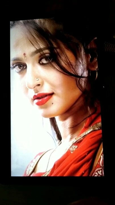 Anushka Shetty e omaggio