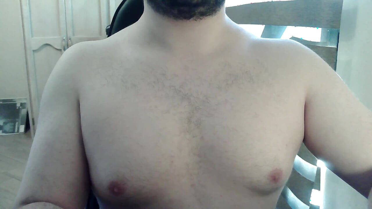 Muscular camboy works out his upper body