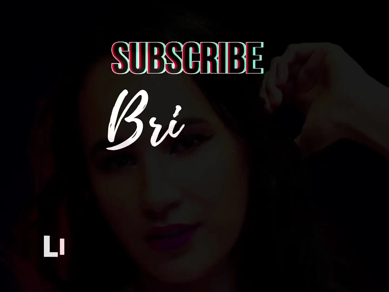 Latina Babe Shaves Pussy Live on Cam for Users