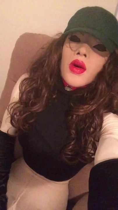 female mask masturbate
