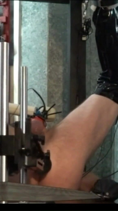 Mannlig slave analhullstrening | Klipp 3