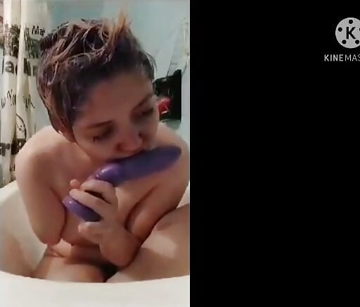 Veckans video! Onanerar på dusch och dildo prenumerera min gratis