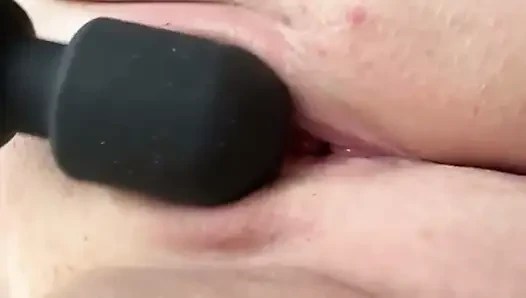 Milf amatir mengisap kontol keras melihat memeknya yang basah berurat dan muncrat sambil bermain dengan mainan favoritnya !!