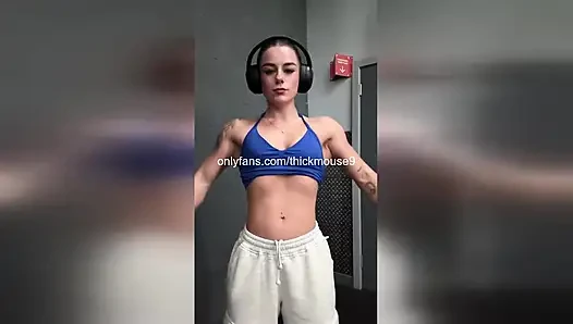 18 yaşındaki küçük bir genç kız için oyuncu seçmeleri ve dölleme
