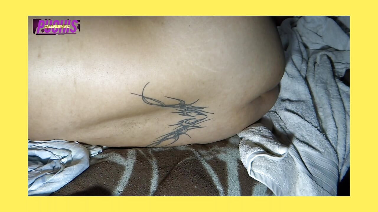 ELE PENETROU A BUNDA DA MINHA MEIA-IRMÃ MIA